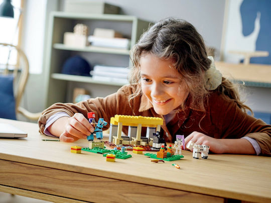 LEGO Minecraft Das Pferdestall Für 8+ Jahre 241 Stück
