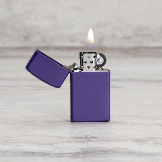 Zippo Slim Winddicht Feuerzeug Flamme in Lila Farbe