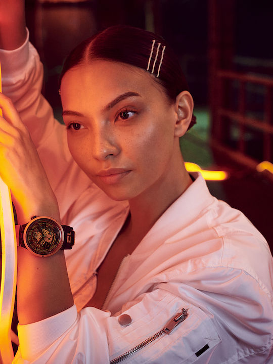 Swatch Bold Oops Γυναικείο Ρολόι 47mm Μπαταρίας με Μαύρο Καουτσούκ Λουράκι