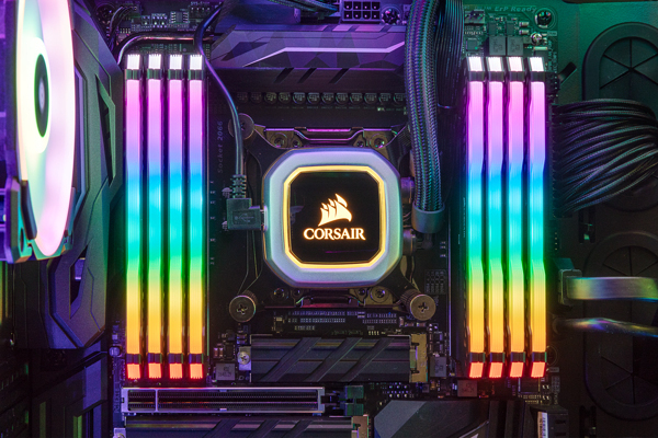 Corsair Vengeance RGB Pro 32GB DDR4 RAM cu 2 module (2x16GB) și