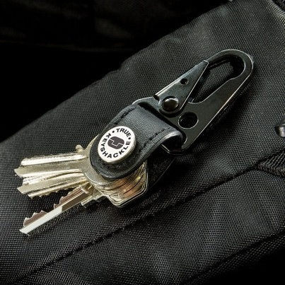 True Utility Keybiner Multitool Schlüsselanhänger Schwarz in Lederhülle