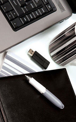 Verbatim PinStripe 16GB USB 2.0 Stick Black