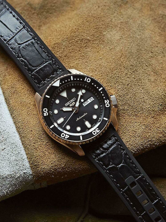 Seiko 5 Sports Ανδρικό Ρολόι 42.5mm Αυτόματο με Μαύρο Καουτσούκ Λουράκι