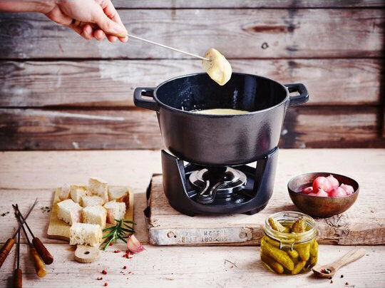 Beka Cast Iron Fondue Pot with Tea Light for 6 Persons Black 20.5x20.5cm