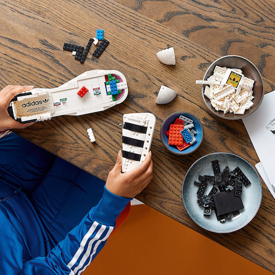 LEGO Icons Adidas Originals Superstar За Възраст 18+ Бройки 731