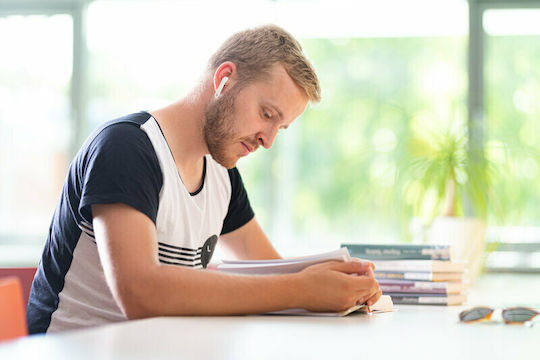 GoGEN Bar Earbud Bluetooth хендсфри Слушалки с Устойчивост на Пот и Кутийка за Зареждане Бял