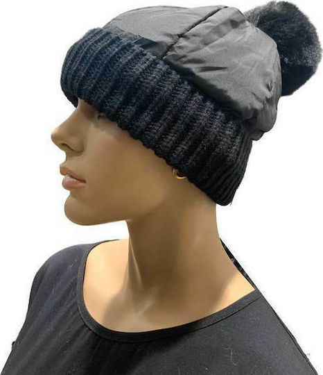 Pom Pom Beanie Beanie in Black color