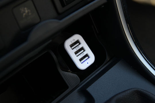 AMiO PC-03 Auto-Ladegerät 5.1A mit Anschlüssen: 3xUSB Weiß Farbe