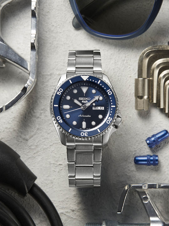 Seiko 5 Sports Ανδρικό Ρολόι 42.5mm Αυτόματο με Ασημί Μεταλλικό Μπρασελέ