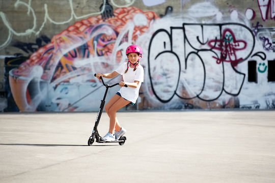 Micro Kids Scooter Foldable Sprite Deluxe 2-Wheel for 6+ Years Black