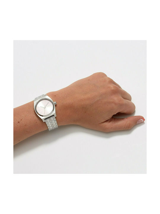 Nixon Γυναικείο Ρολόι 31mm Μπαταρίας με Ασημί Μεταλλικό Μπρασελέ