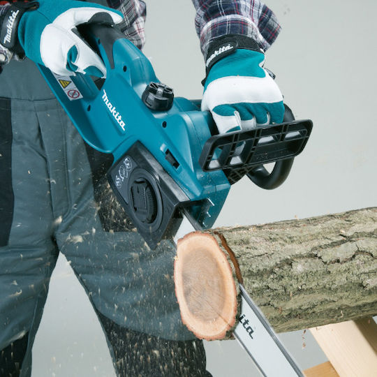 Makita Electric Chainsaw 5.5kg with Blade 40.6cm