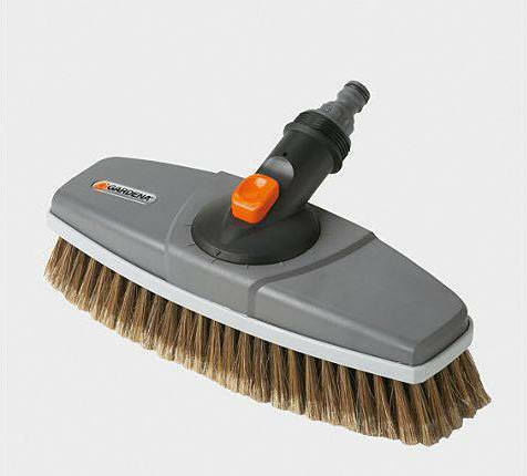 Gardena 05570-20 Garden Broom with Rotating Joint