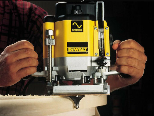 Dewalt Κάθετη Φρέζα 2000W με Ρύθμιση Ταχύτητας και με Σύστημα Αναρρόφησης