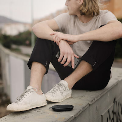 Bang & Olufsen Beoplay P2 Bluetooth-Lautsprecher 30W mit Batterielebensdauer von bis zu 10 Stunden Black