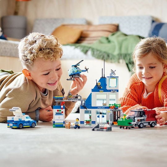 LEGO Lego Stadt Polizeistation Für Über 6-Jährige 668Stücke