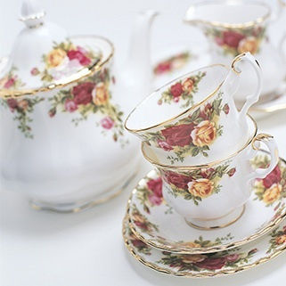 Royal Albert Old Country Roses Γαλατιέρα Σερβιρίσματος από Πορσελάνη σε Λευκό Χρώμα