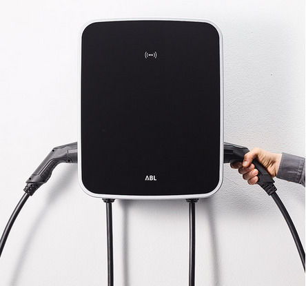 Abl-Sursum eMH3 Montat pe perete Trei faze Stație de încărcare pentru mașini electrice 2x11kW cu Cablu încorporat Tipul 2 (3W2226)
