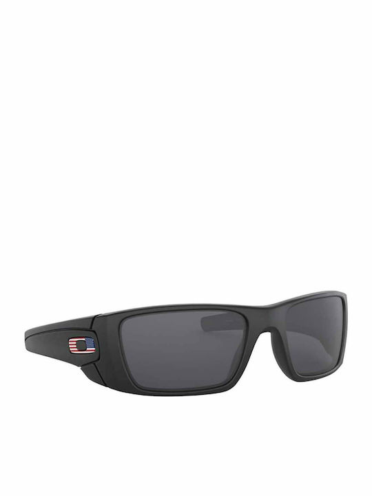 Oakley Fuel Cell Мъжки Слънчеви Очила с Черна Пластмасова Рамка и Черни Лещи OO9096-38