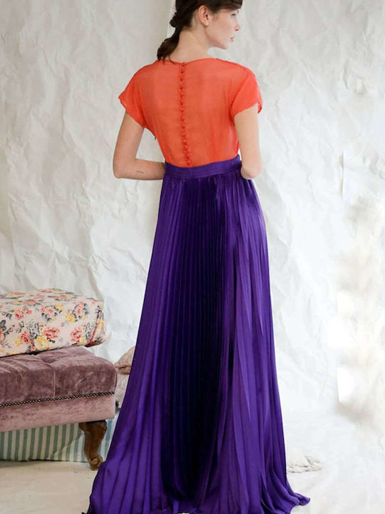 V-Neckline Long Dress With Pleated Skirt With Buttons On The Back. Sicilienne