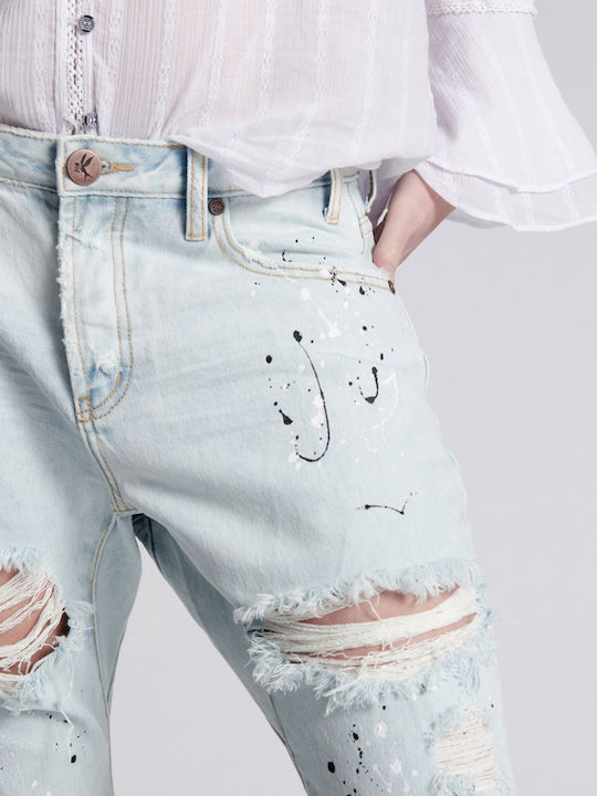 Damenjeans mit Rissen