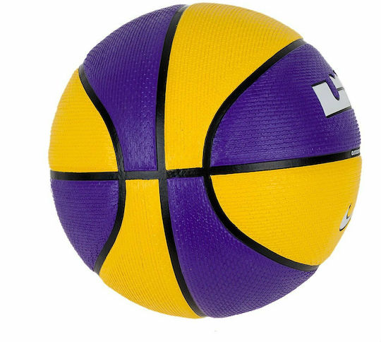 Nike Playground 8P 2.0 LeBron James Basketball Draußen