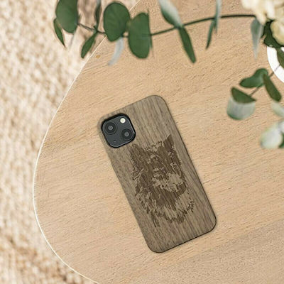 KWmobile Wolf Head Wooden Back Cover Brown / Dark Brown (iPhone 13)