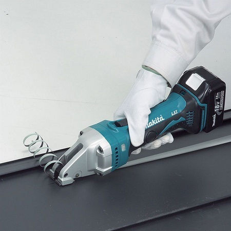 Makita Battery Powered Shear 18V Solo