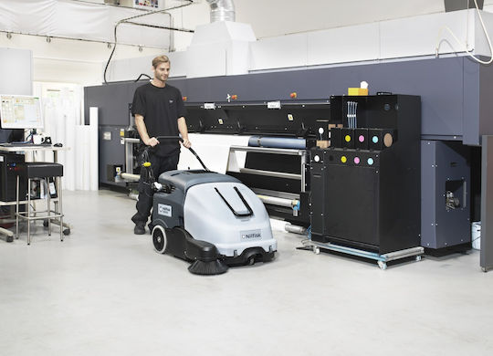 Nilfisk SW900 Σάρωθρο Μπαταρίας με Κάδο 60Lt 60cc