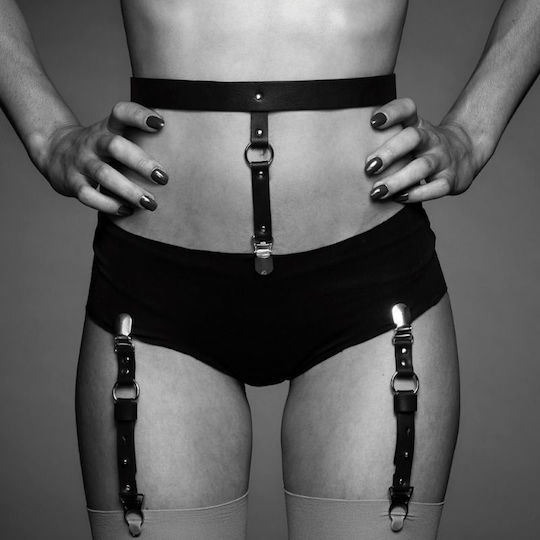 Bijoux Indiscrets Maze Strapgürtel Für Unterwäsche & Strümpfe Halsband Braun