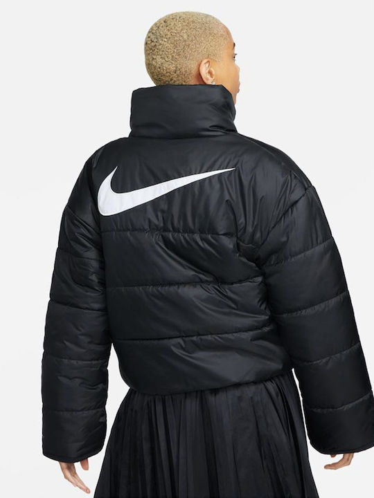 Nike Sportswear Κοντό Γυναικείο Puffer Μπουφάν Αδιάβροχο για Χειμώνα Μαύρο