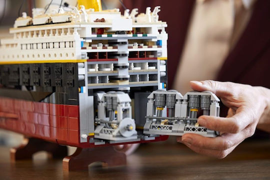 LEGO Icons Titanic Für 18+ Jahre 9090 Stück
