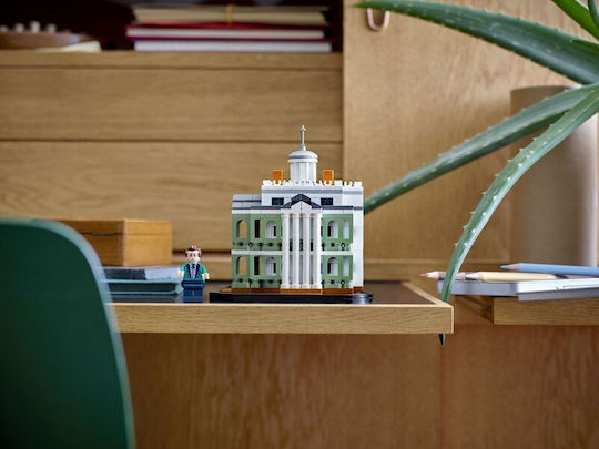 LEGO Disney The Haunted Mansion Pentru Vârsta 12+
