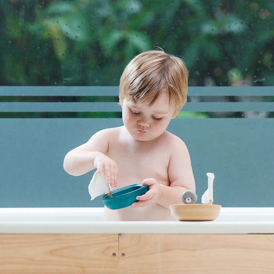 Plan Toys Sailing Boat with Penguin pentru 12++ luni 5711