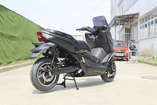 WheelnWater e-Striker Scooter Electric Putere 5000W Autonomie 250km 90Ah Negru Culoare