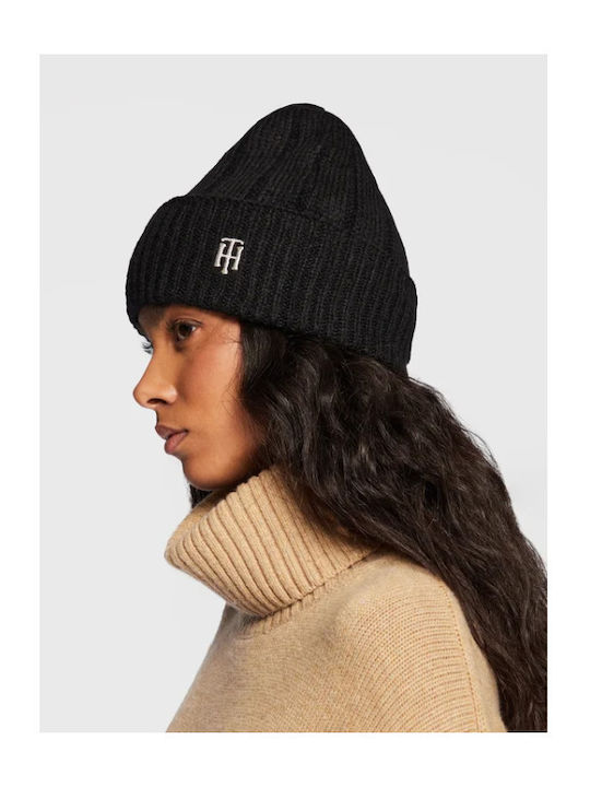 Beanie Beanie with Rib Knit in Black color
