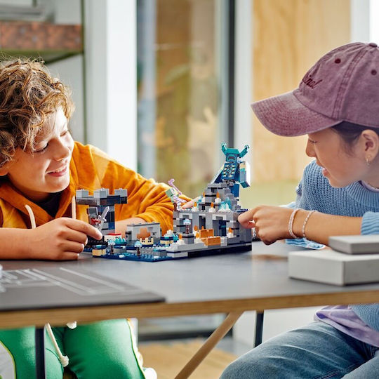 LEGO Minecraft The Deep Dark Battle για 8+ Ετών 584τμχ