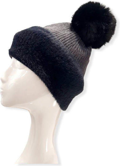 Pom Pom Beanie Beanie Knitted in Black color
