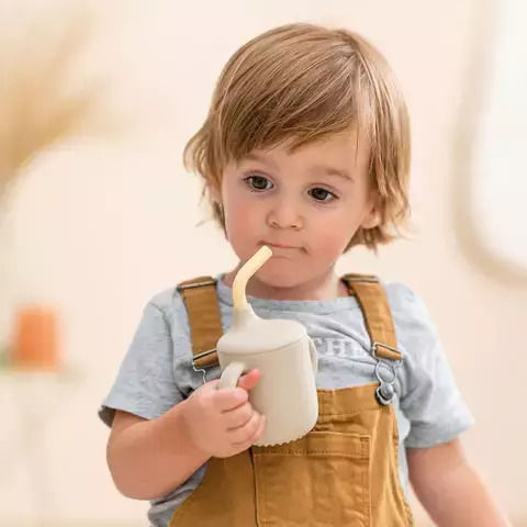 Nattou Бебешка чаша с дръжки и сламка от силикон Бежов за 6m+m+