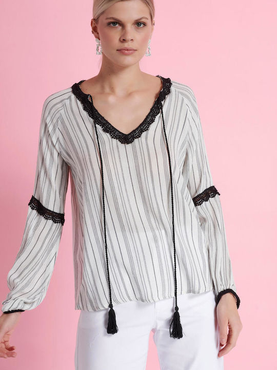 Blouse Bill Cost in a combination of fabrics with embroidery Black