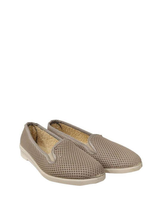 Beige closed slipper with buttons