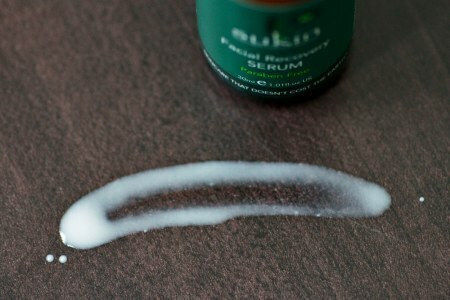 Sukin Naturals Super Greens Facial Recovery Feuchtigkeitsspendend & Anti-Aging Serum Gesicht mit Vitamin E für Entgiftung & Strahlkraft 30ml