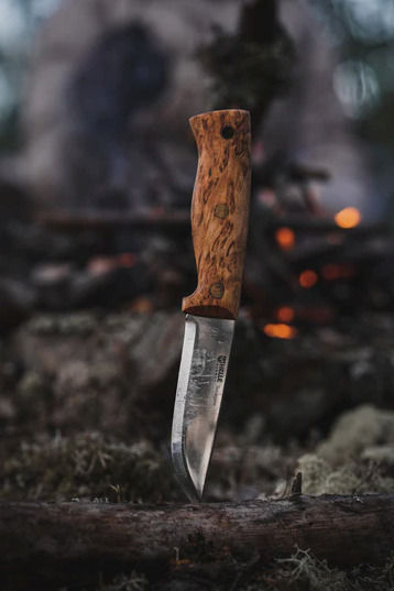 Helle Temagami 14C28N Knife Beige in Leather Sheath