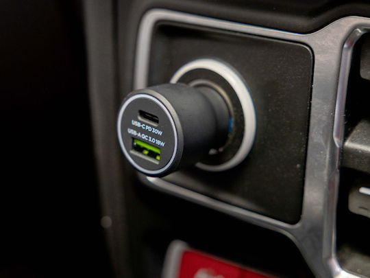 Quad Lock Auto-Ladegerät 48W 5A Schnellladung mit Anschlüssen: 1xUSB 1xType-C Schwarz Farbe