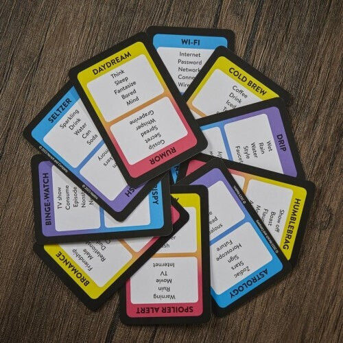 Joc de Societate Classic Taboo pentru 4+ Jucători 13+ Ani Hasbro