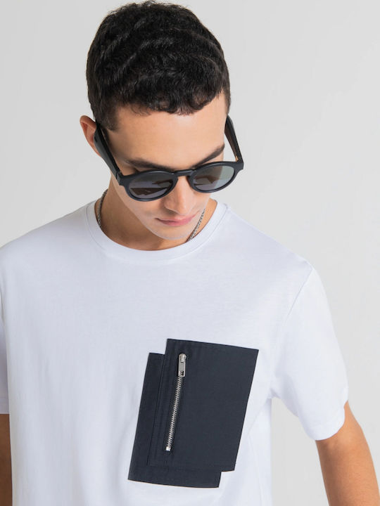 T-shirt White