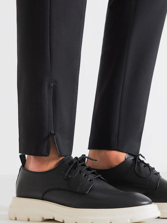 Trousers in Skinny Fit Black