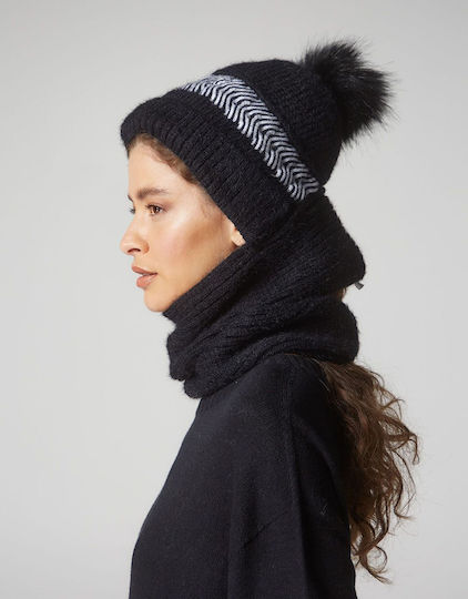 Pom Pom Beanie Beanie Knitted in Black color
