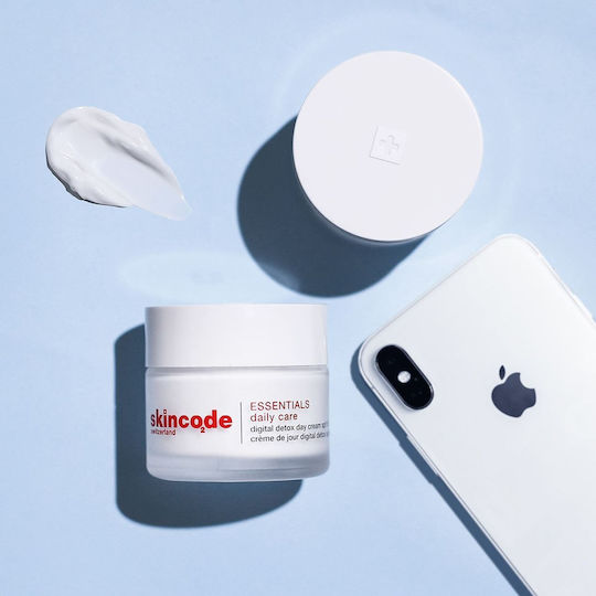 Skincode Essentials Daily Care Дневен Крем за Лице Хидратиращ Оцветен с Слънцезащитен Фактор SPF15 50ml