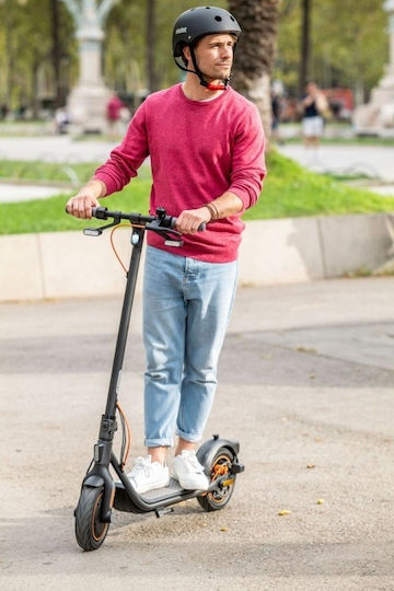 Ninebot F40I Electric Scooter with 25km/h Max Speed and 40km Autonomy in Black Color